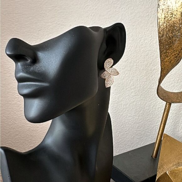 Trendy leaf earrings A621 - Picture 4 of 4